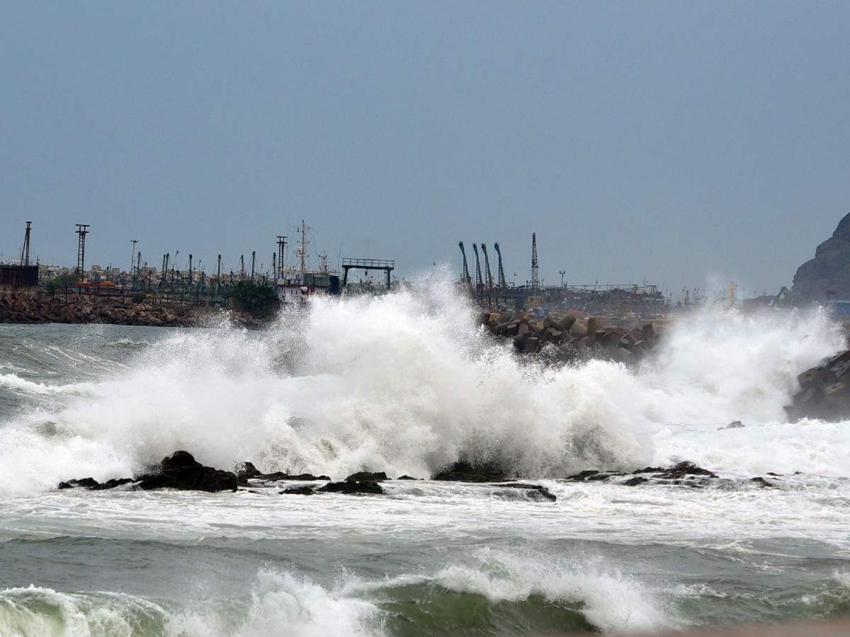 Cyclone Amphan live updates: Centre cautions of comprehensive damage in coastal Bengal districts