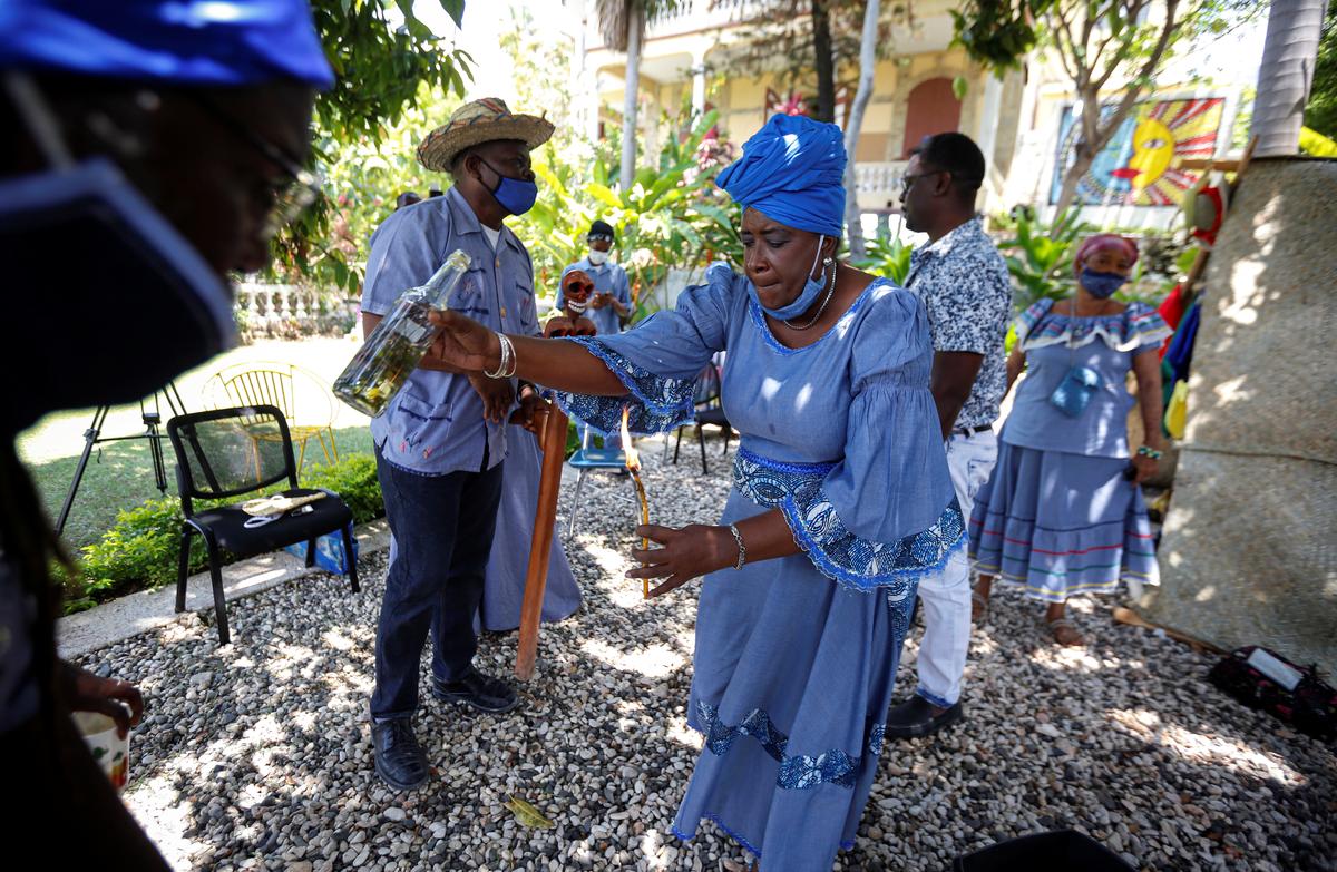 Haiti voodoo leaders prepare temples for coronavirus victims