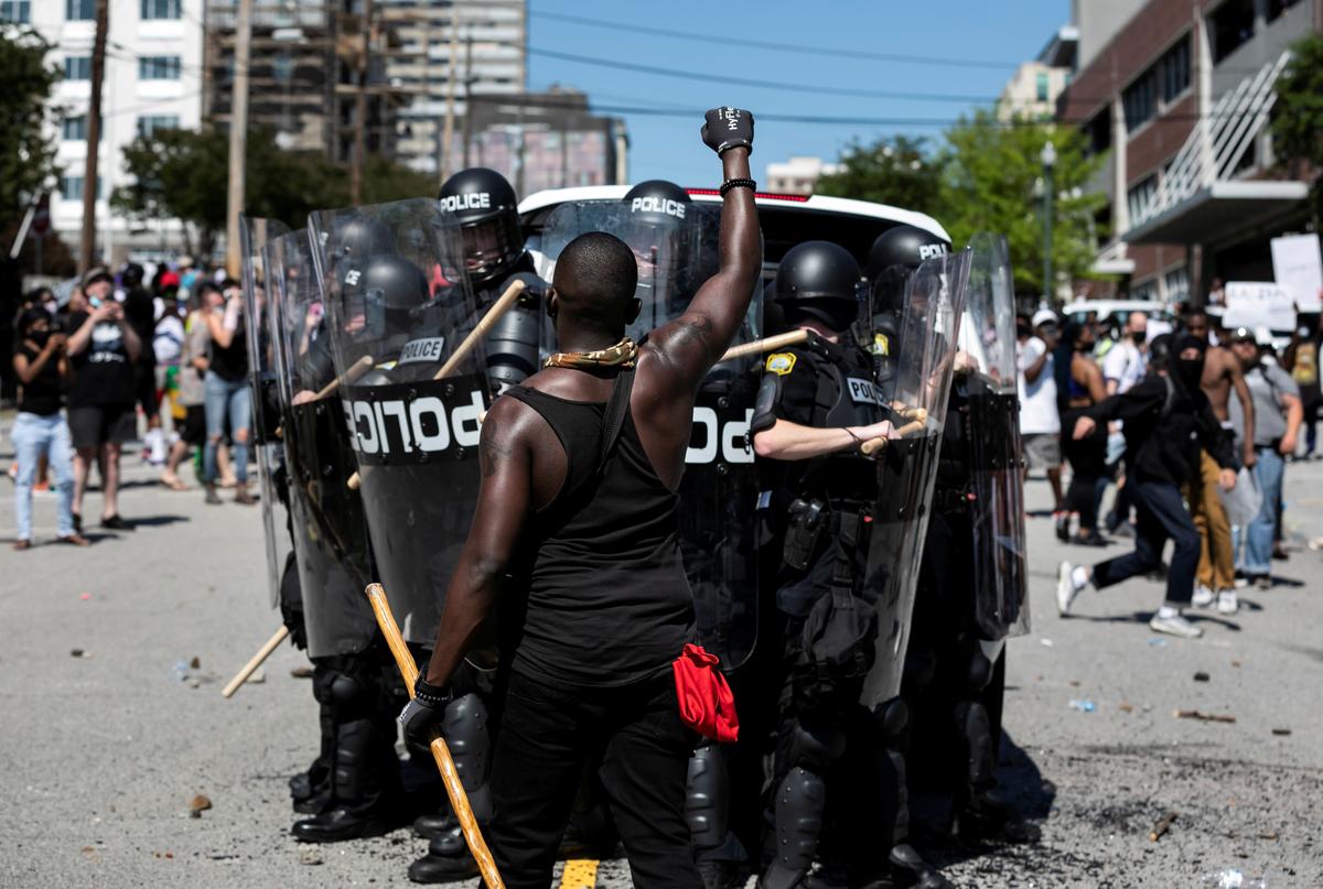 ‘I can’t breathe’ demonstrations heat up as curfews enforced in numerous U.S. cities