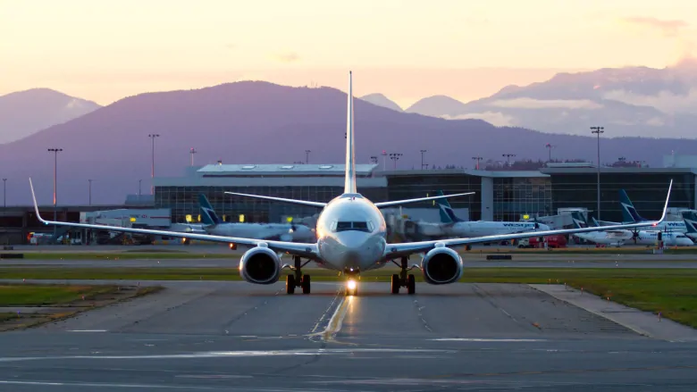 Canadian Transportation Agency overwhelmed by 2-year backlog of air passenger complaints | CBC News