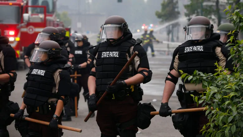 Minneapolis violence shows police learned few lessons from Ferguson riots, experts say | CBC News