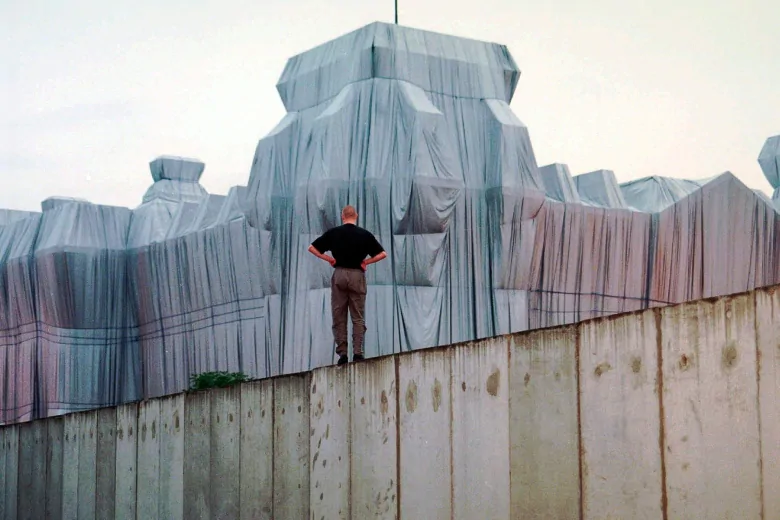 Artist Christo dies at age 84 | CBC News