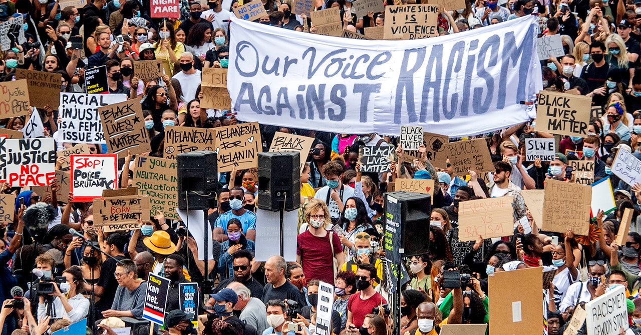 Protest Photography Safety Tips: Dos and Don’ts, How to Blur Faces, Essential Gear