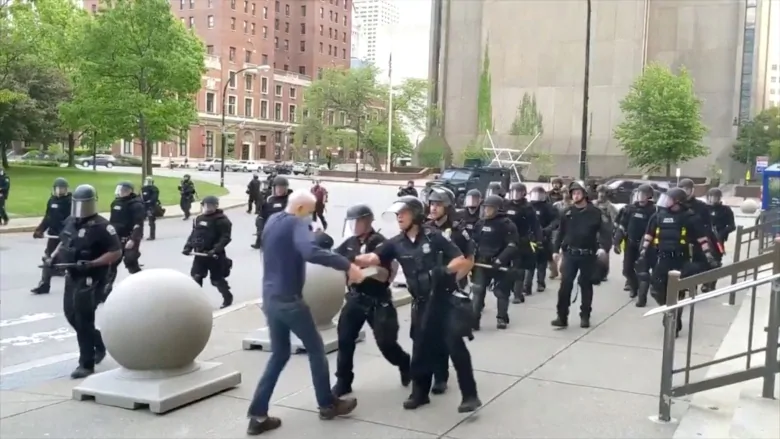 2 Buffalo officers charged with assault after video showed police shoving 75-year-old man | CBC News