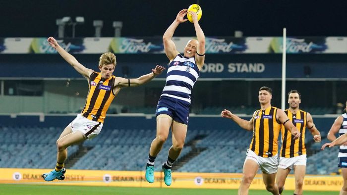 Short quarters? No problem, as Cats surge Hawks at Kardinia