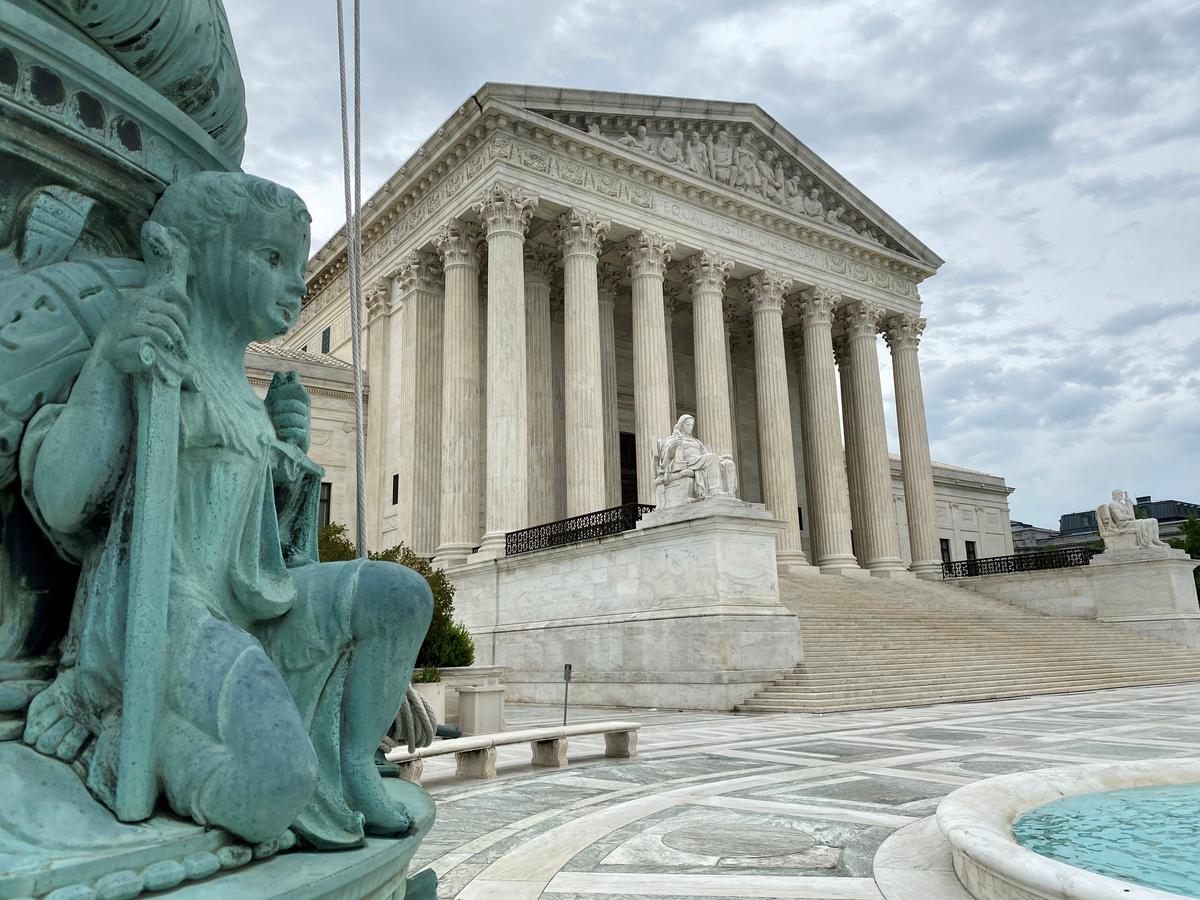 In landmark ruling, U.S. Supreme Court bars discrimination against LGBT workers