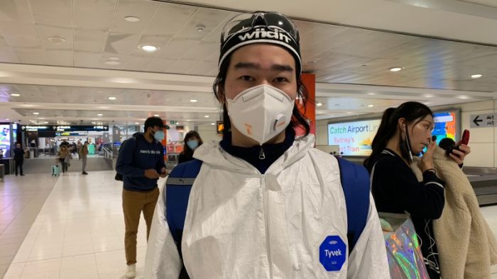 ‘I had already booked’: Melbourne passengers head to Sydney despite Victorian coronavirus surge