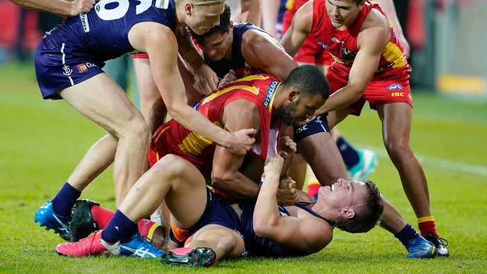 Suns beat Dockers to make it three in a row, Blues edge Bombers by a point