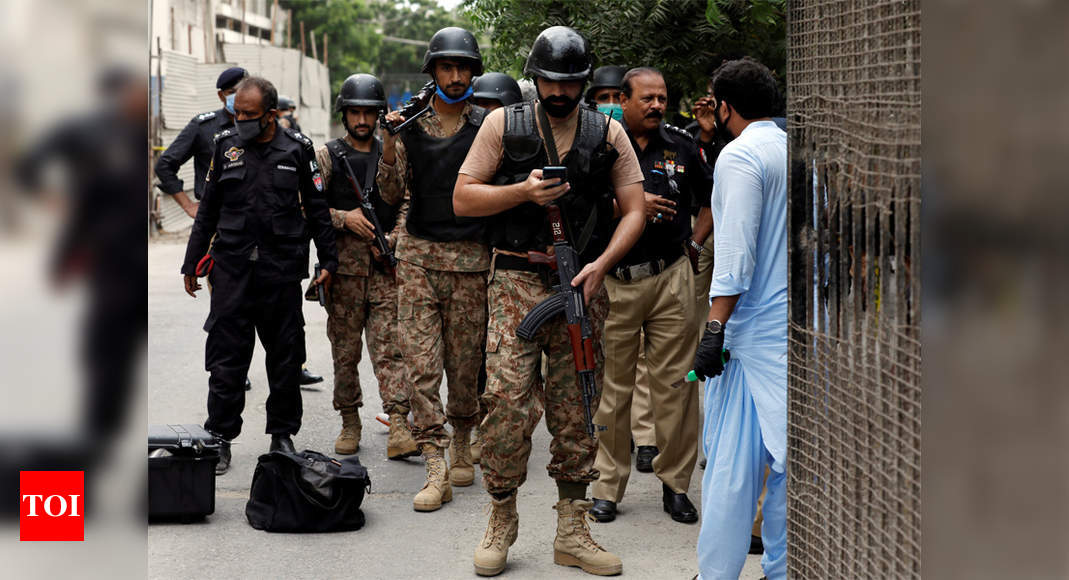 Gunmen attack Pakistani stock exchange, 10 killed