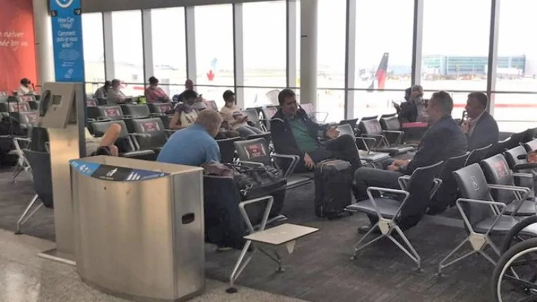 Andrew Scheer spotted without a mask at Toronto’s Pearson Airport | CBC News