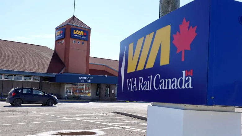 Via Rail cutting about 1,000 jobs amid pandemic struggles | CBC News