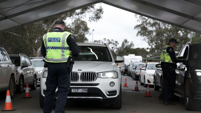 Victorian charged with breaching self-quarantine direction hours after crossing border into SA