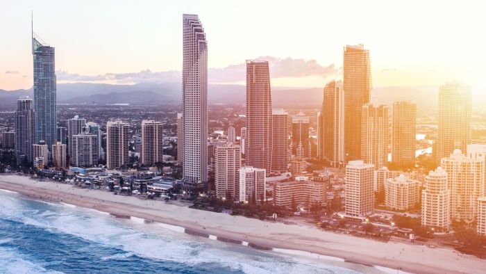 Live: Gold Coast hotels three-quarters full, Mayor says, as traffic flows in from NSW