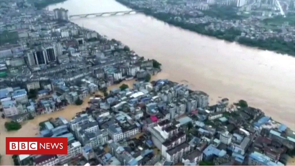 Southern China hit by flooding