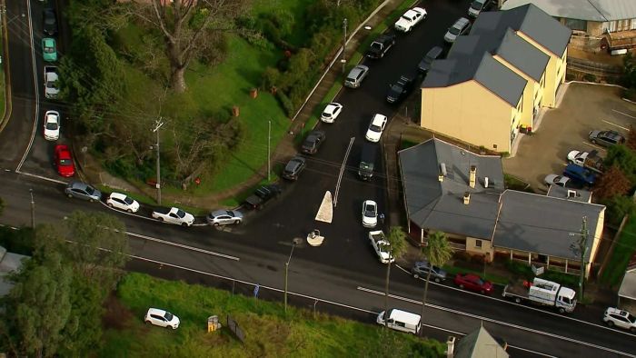 Sydney coronavirus testing clinic line extends 1.4 km as Crossroads Hotel cluster gets bigger