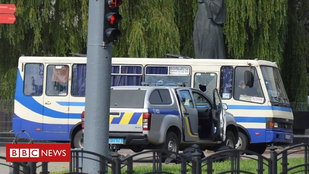 Ukraine shooter holds 20 captives on bus