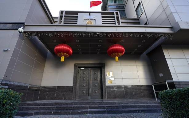 U.S. orders China to close Texas consulate; Beijing may strike back