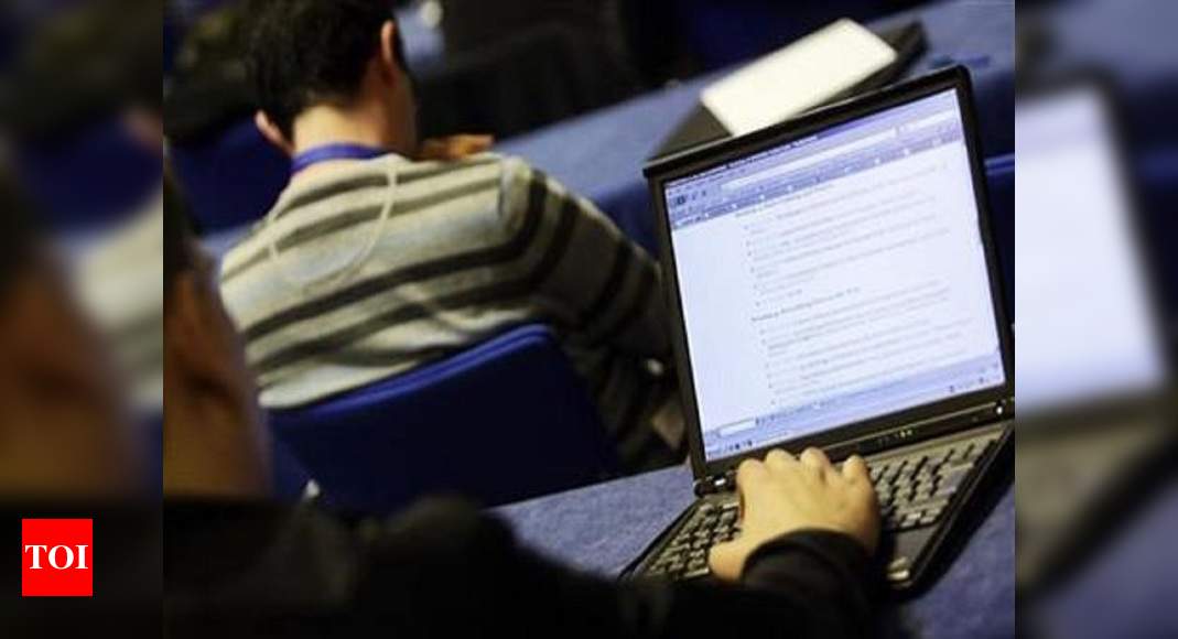 US now says no new foreign students for all-online classes