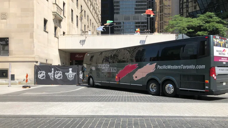 NHL players, staff arrive in Edmonton, Toronto ahead of restart | CBC Sports