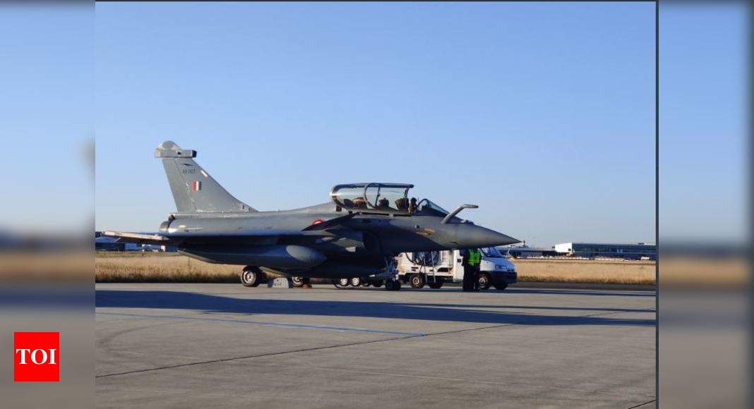 First batch of 5 Rafale jets takes off from France for India