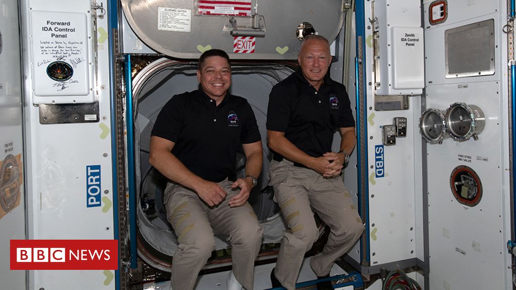 Nasa astronauts set for ocean splashdown