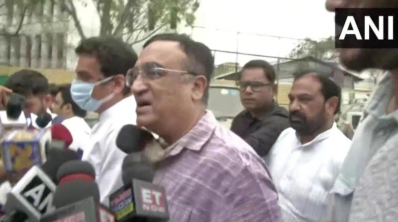 Congress delegation reaches Jahangirpuri, stopped by police