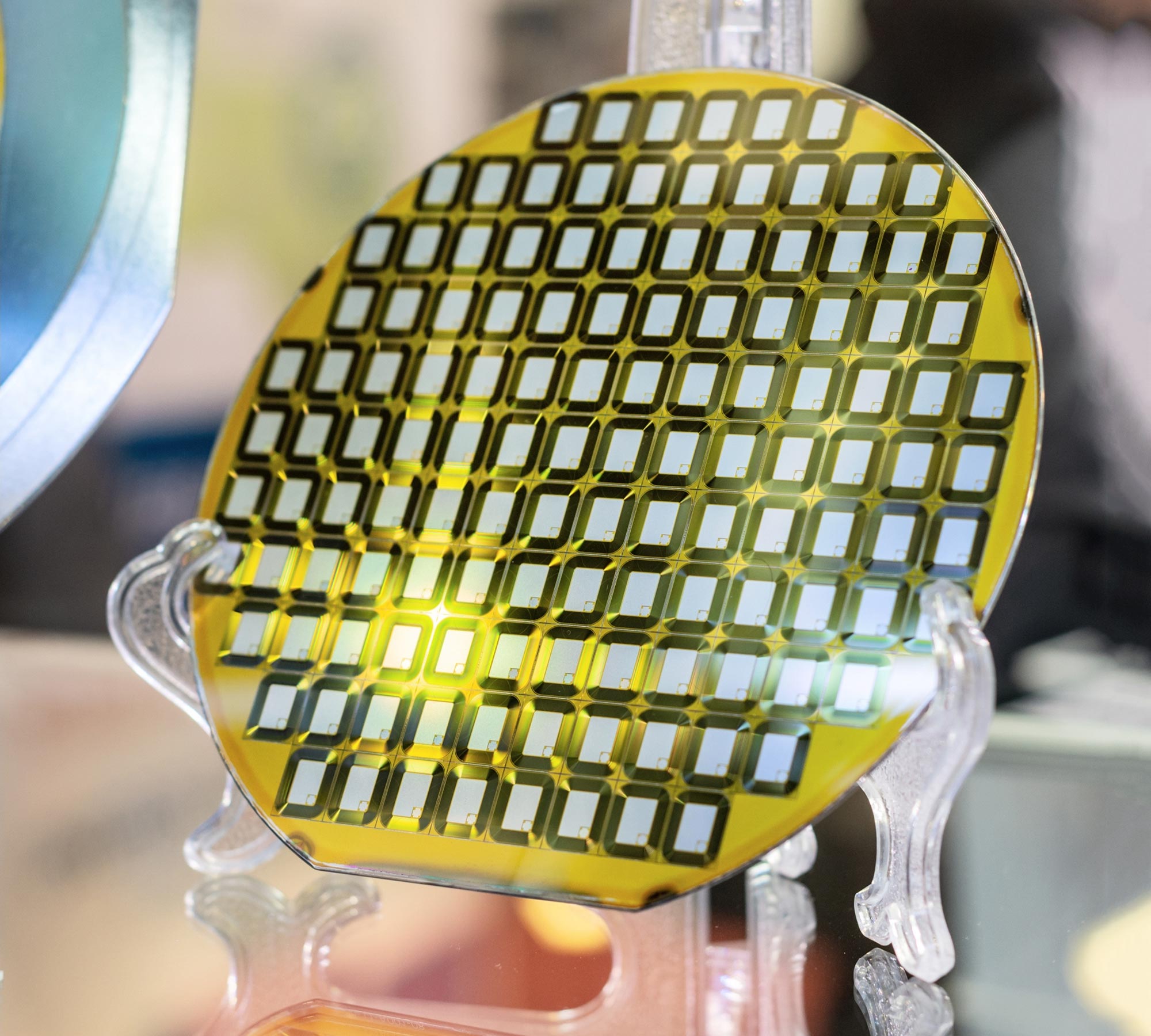 MIT’s Low-Tag Fabrication Diagram for Skinny Mirrors and Silicon Wafers Might well well doubtless Be a Sport-Changer