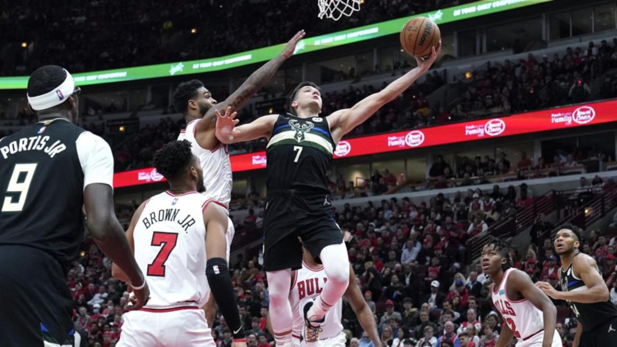 Bucks rout Bulls in NBA play-offs blowout