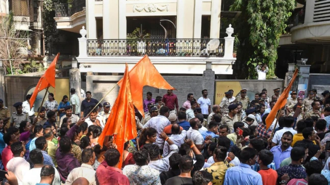 Ravi Rana, Navneet arrested: Shiv Sena says don’t mess with Matoshree, BJP condemns ‘Ravan raj’