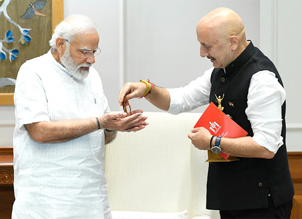 Anupam Kher meets Prime Minister Narendra Modi; items rudraksh mala sent by his mother