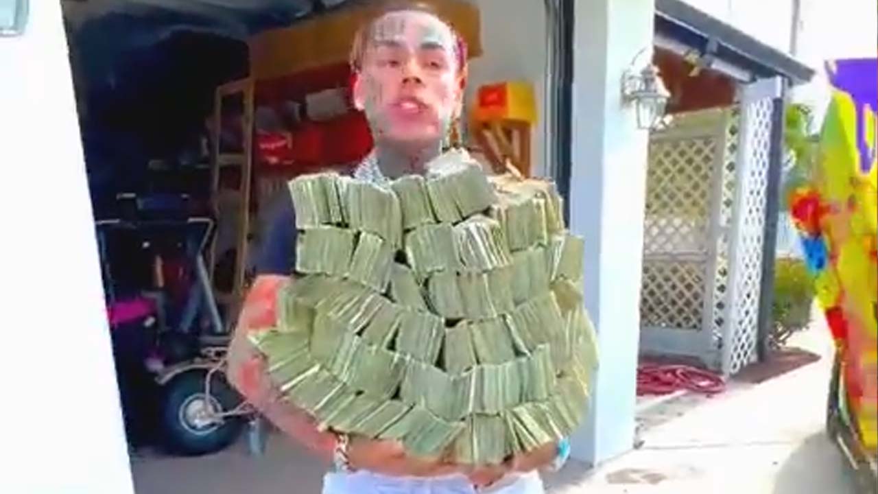 Tekashi69 Gives Away “1 Million” Pesos To A Random Family in Mexico.  Father sobs, “No lo creo”