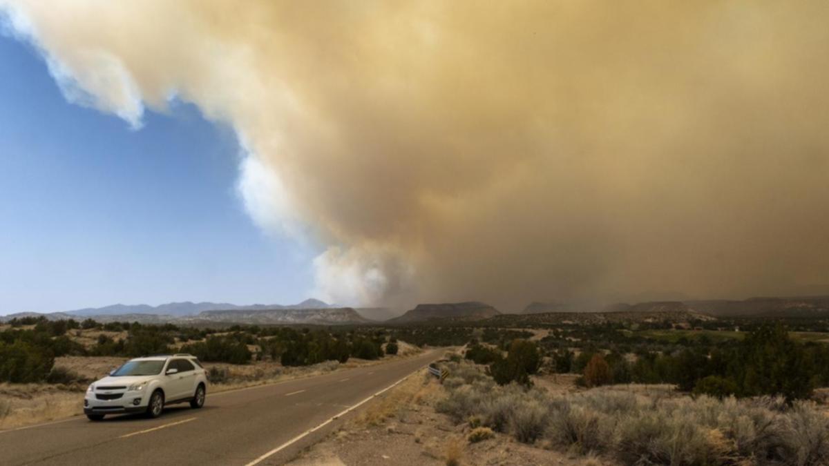 Largest US wildfire rages out of control