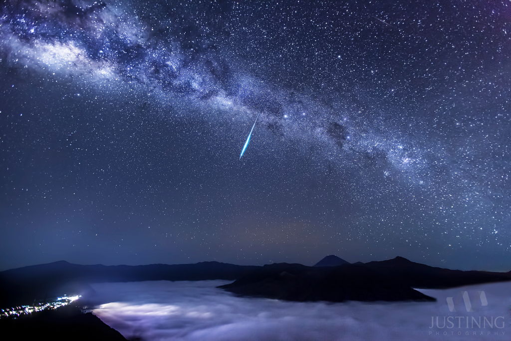 The Eta Aquarids: A spring meteor bathe from Comet Halley