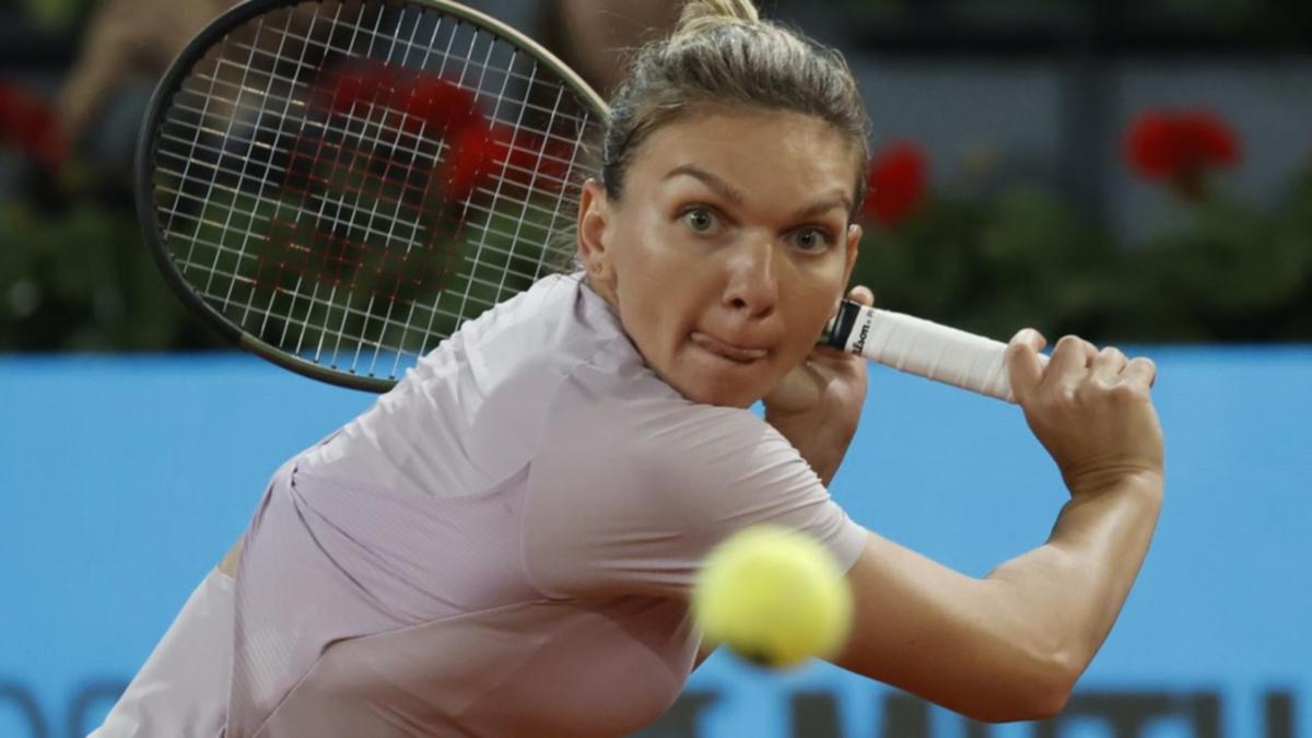 Halep defeats Gauff, Fourlis qualifies