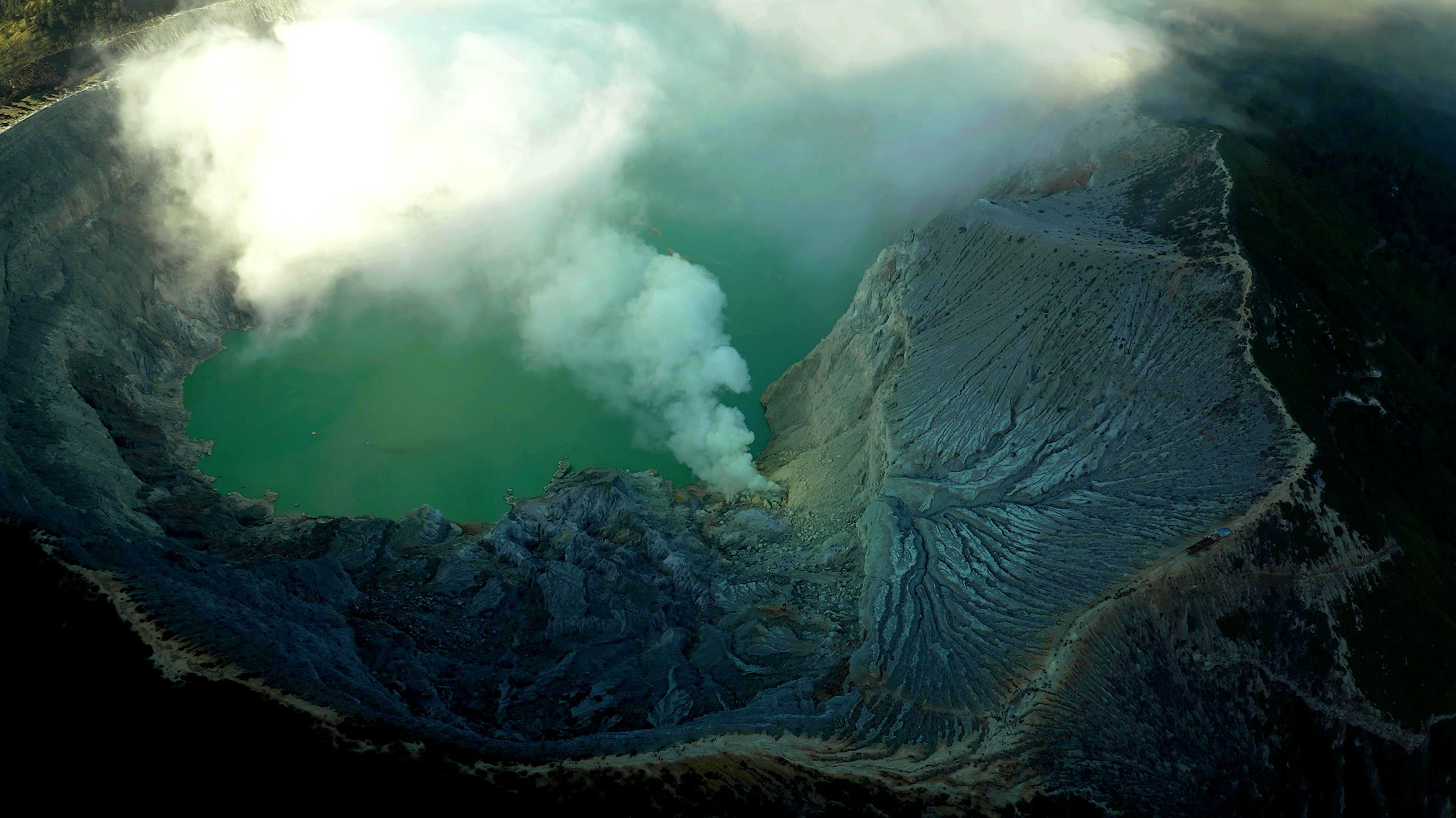 An underwater volcano brought about 85,000 earthquakes in Antarctica