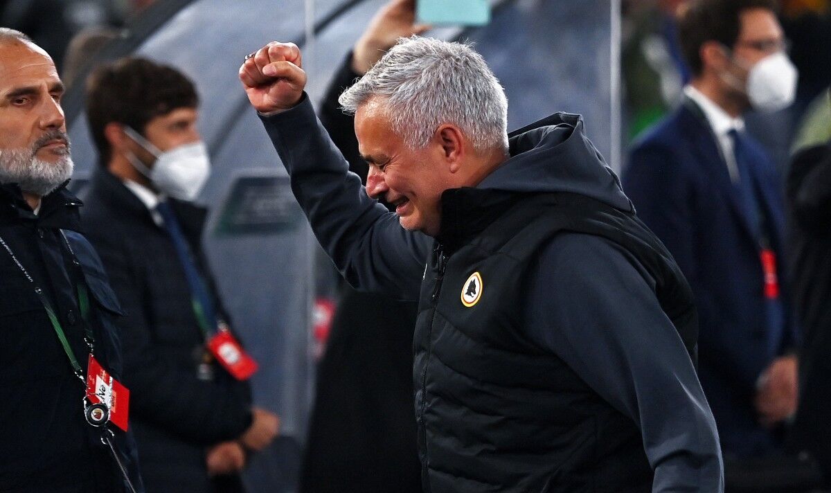 Jose Mourinho Has An Emotional Moment After Taking AS Roma To Their First European Final in 31 Years