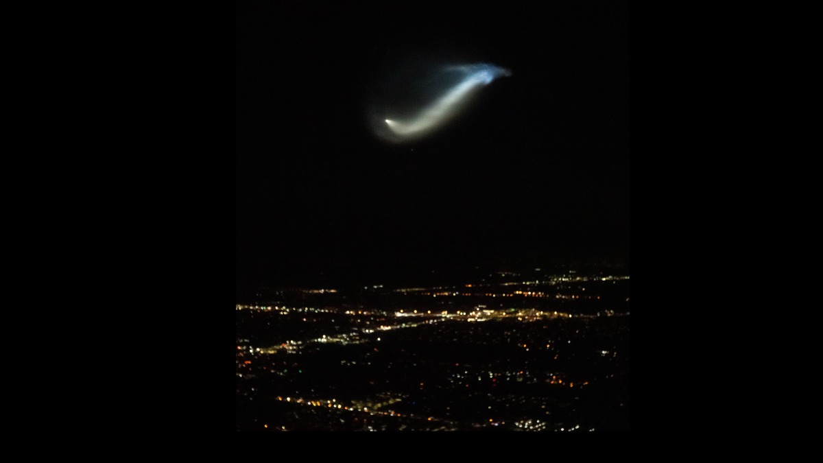 SpaceX Starlink originate spawns spectacular beautiful cloud in predawn sky