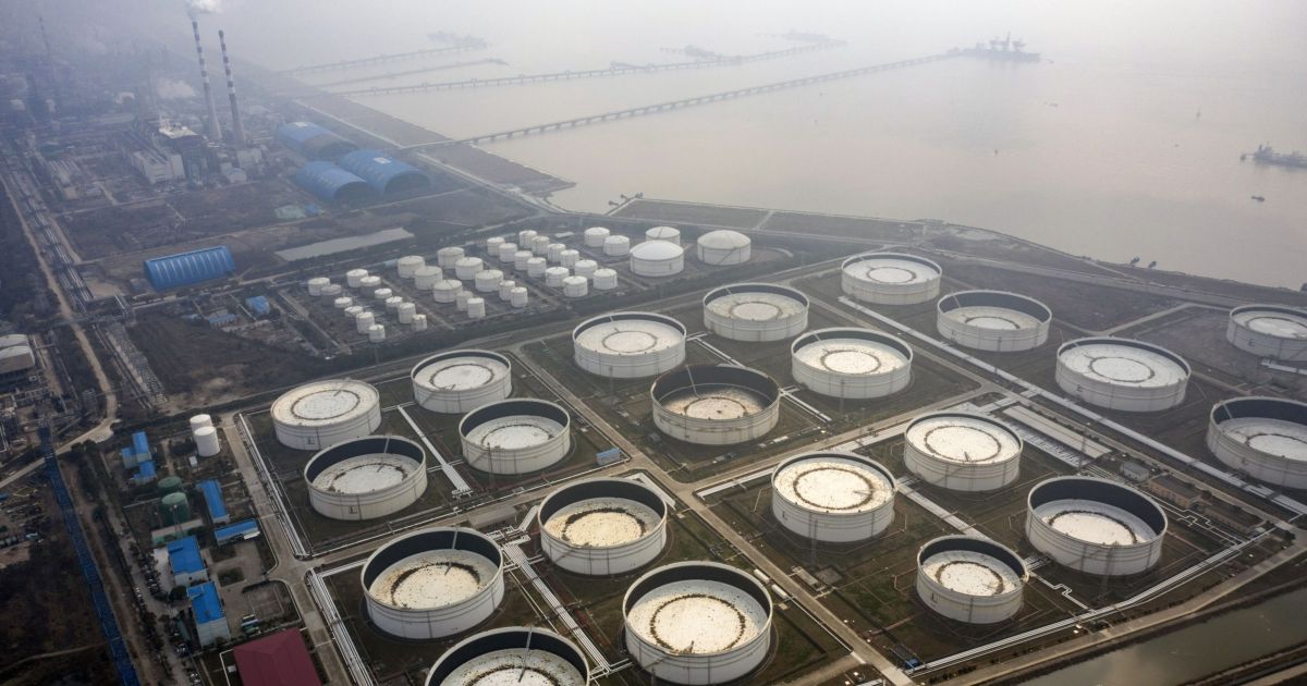 Oil falls to below $100 a barrel as US inflation fuels concerns