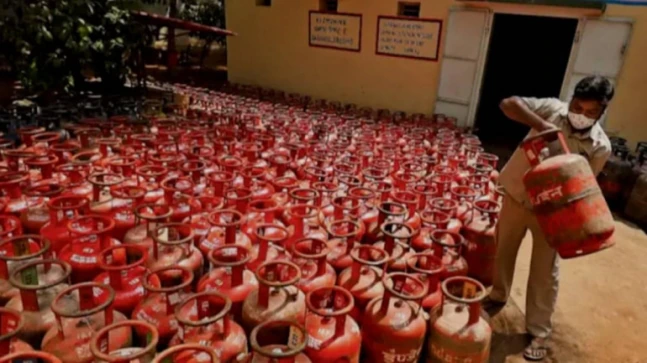 LPG stamp hiked again, cylinder rates execrable Rs 1000; compare new rates