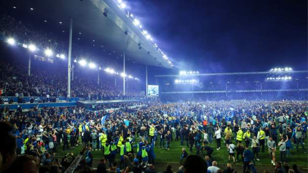 Pitch invasions: Football ‘can not gamble’ over incidents