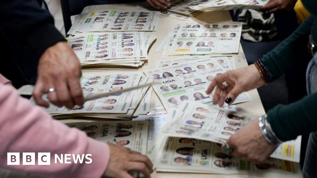 Colombia election: Surprise election mosey-off beckons