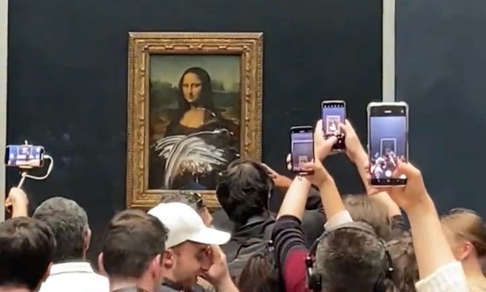 ‘Mona Lisa’ Portrait Will get Caked By Louvre Customer Disguised As An Aged Lady 