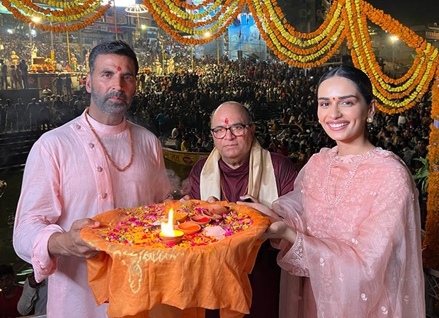 Akshay Kumar, Manushi Chhillar, and Dr. Chandraprakash Dwivedi effect Ganga puja in Varanasi before the open of Samrat Prithviraj