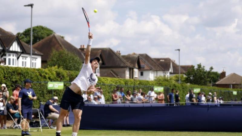 Andy Murray reaches Surbiton semis