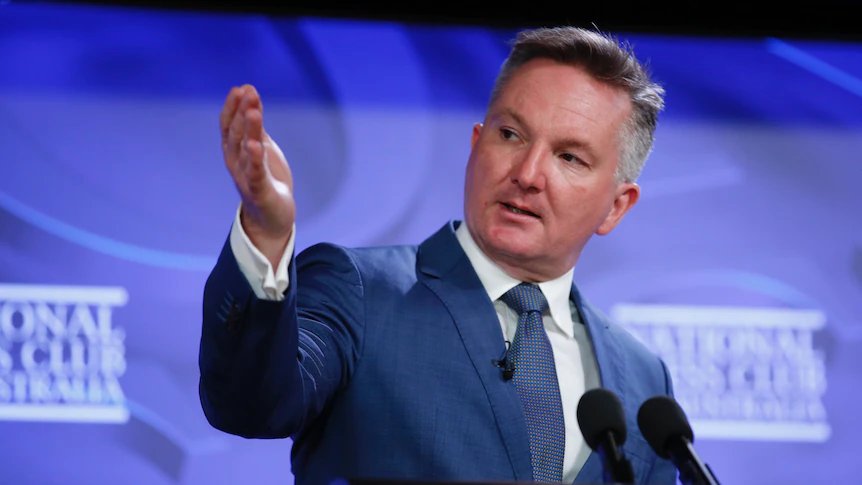 Energy Minister Chris Bowen blames Coalition for Australia’s gasoline crisis, says ‘gasoline discipline off’ no longer the solution – ABC News