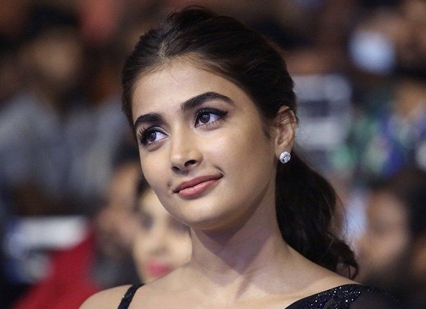 Pooja Hegde calls out airways for wrong behaviour by workers member, says “Threatening tone ragged with us”