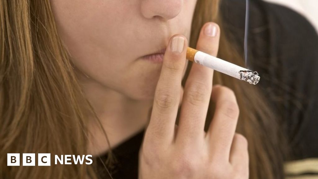 Canada mulls inserting warnings on each cigarette