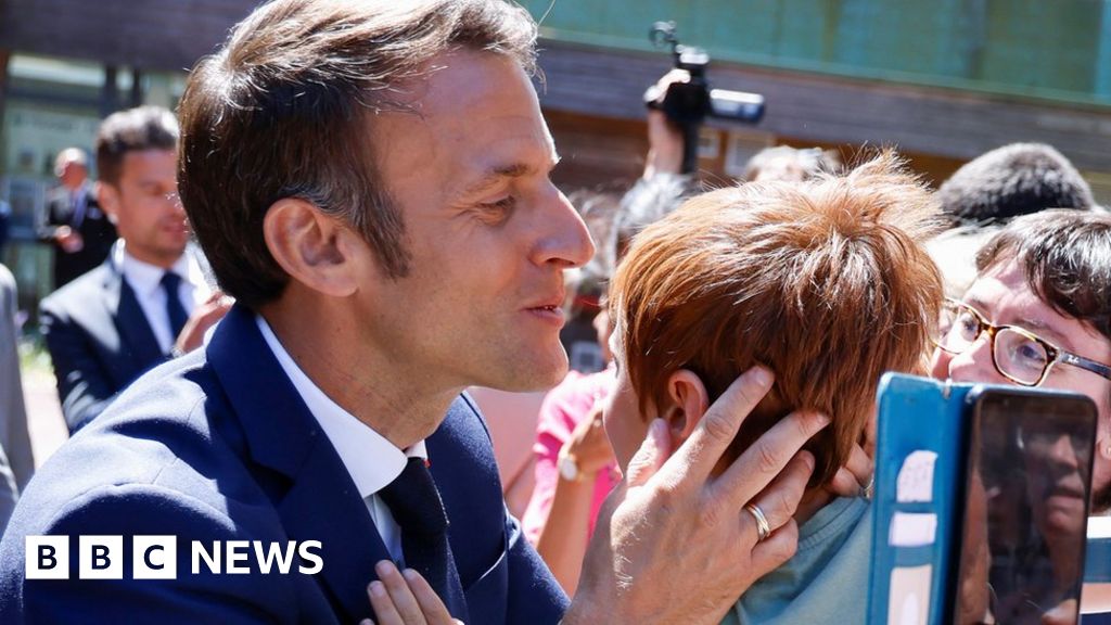 French election: Left surge threatens Macron majority in France