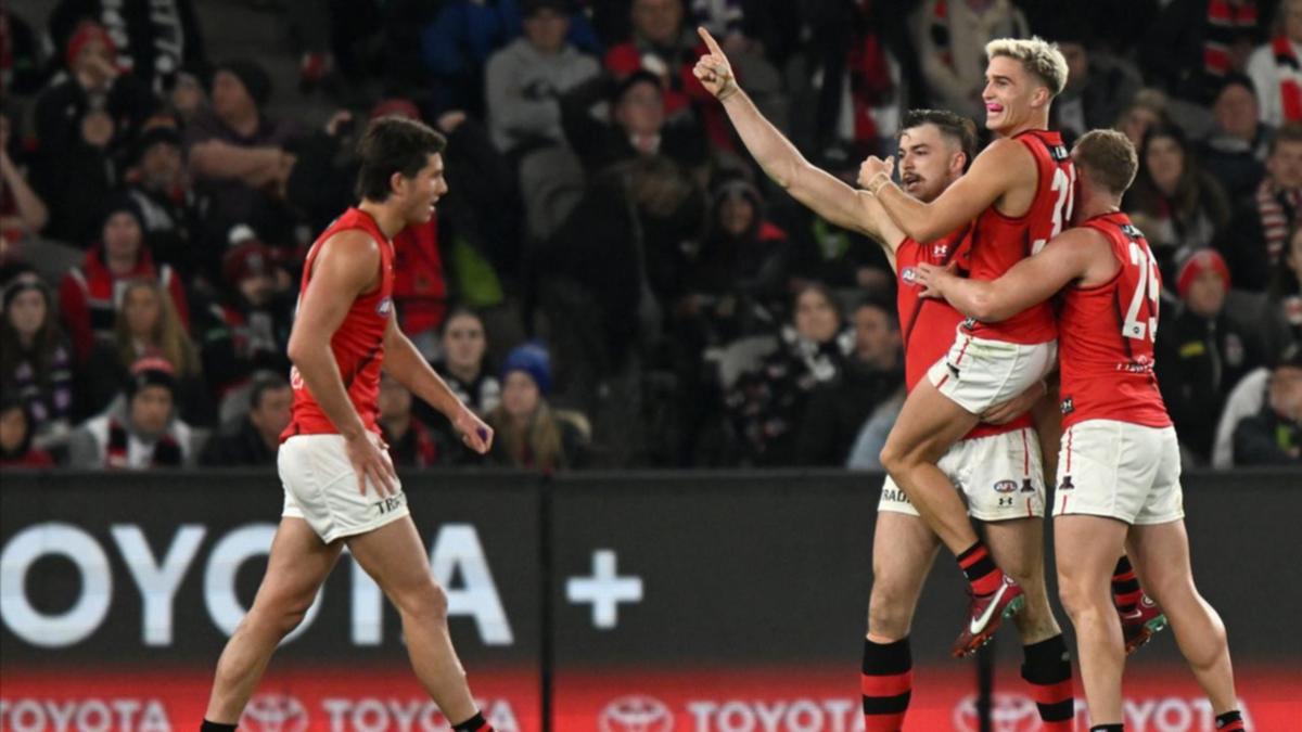 Stringer lend a hand as Bombers snap AFL lumber