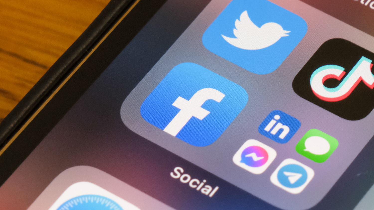 Facebook’s opinion to reproduction TikTok and exchange the feed is a inferior belief